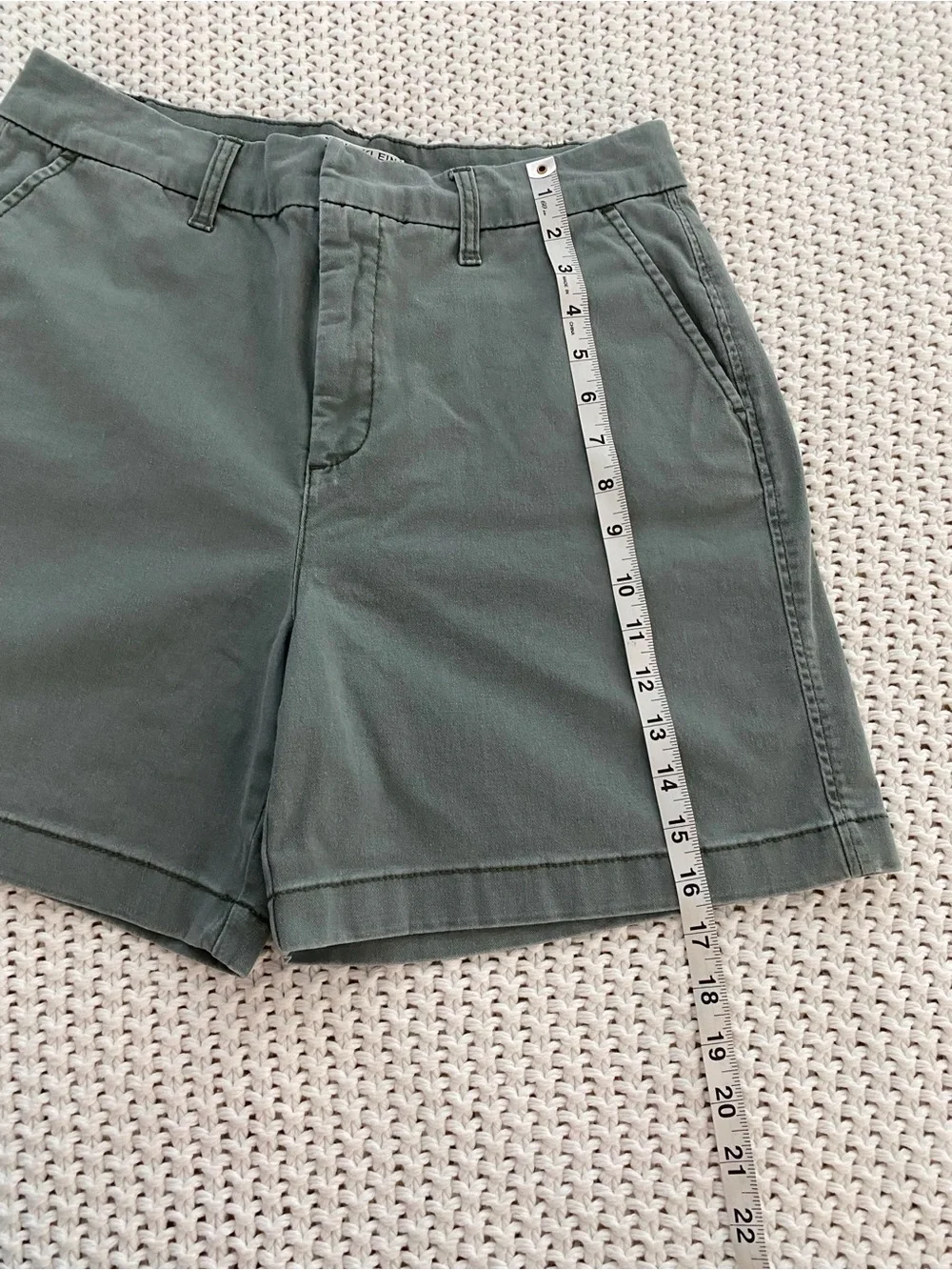 Anne Klein Jeans Sage Green Stretch Chino Shorts Size 10
